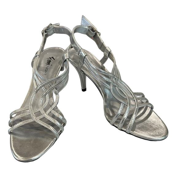 FIONi nights silver faux leather strapy sandal. Size 6 - Picture 3 of 9